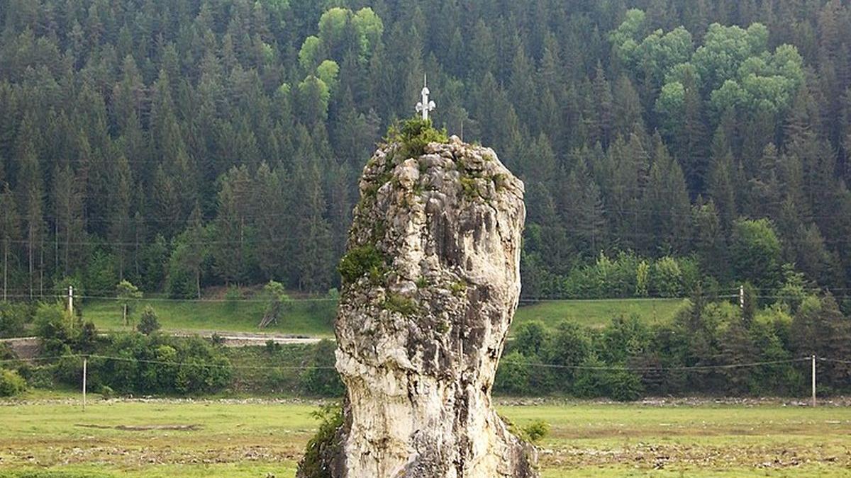 legenda pariu dumnezeu stanca uriasa romania se misca noaptea