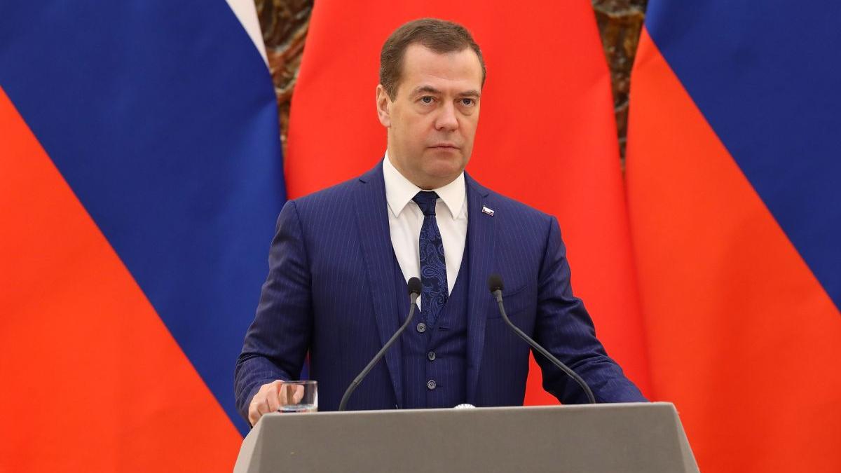 medvedev state nato tinta rusia kremlin clocot