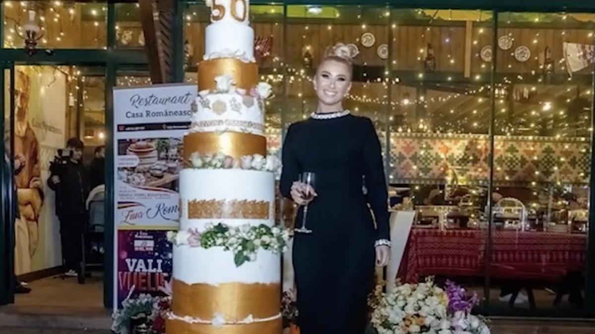 ana maria prodan 50 ani petrecere tort inalt manelisti