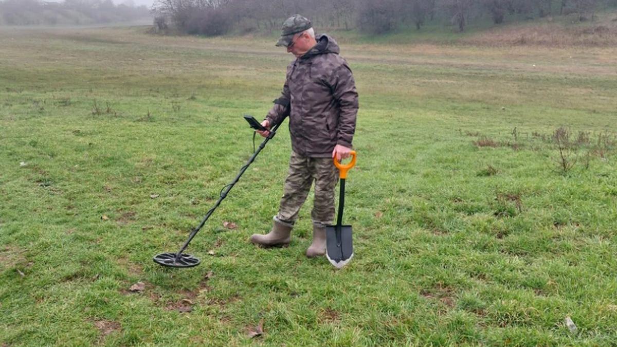 paul durca cautator comori detector metale tezaur