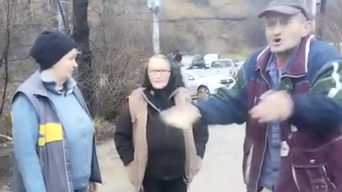 revolta localitate inundata caras severin oameni cer in strada interventie autoritati