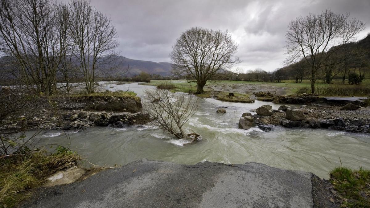 avertizare hidrologica actualizata cod portocaliu cod galben inundatii rauri 10 judete