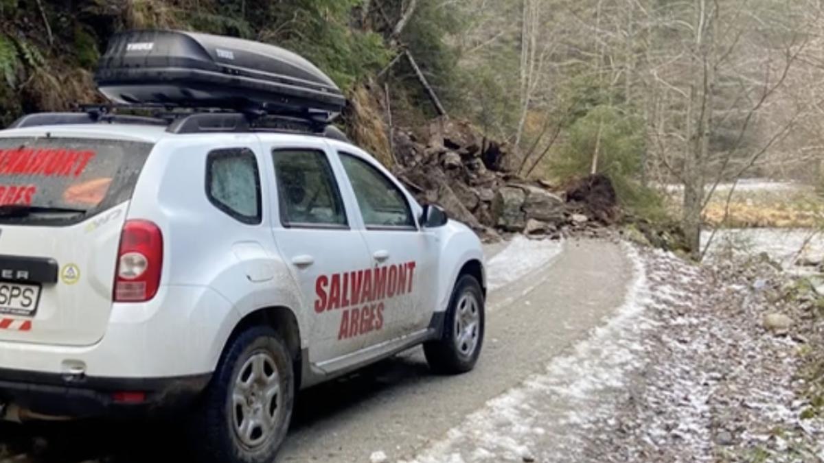 turist ranit ramas izolat munte salvamontisti nu pot ajunge versant prabusit