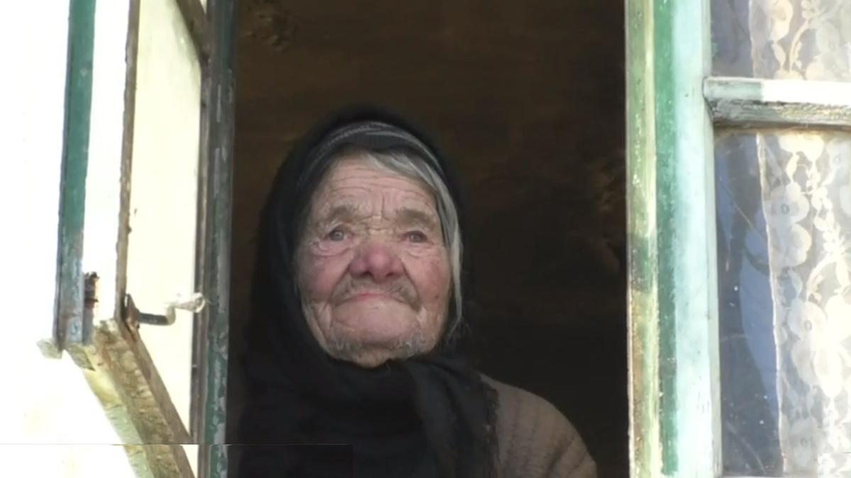 bunica margareta lacrimi ochi dorinta craciun 94 ani sticla suc