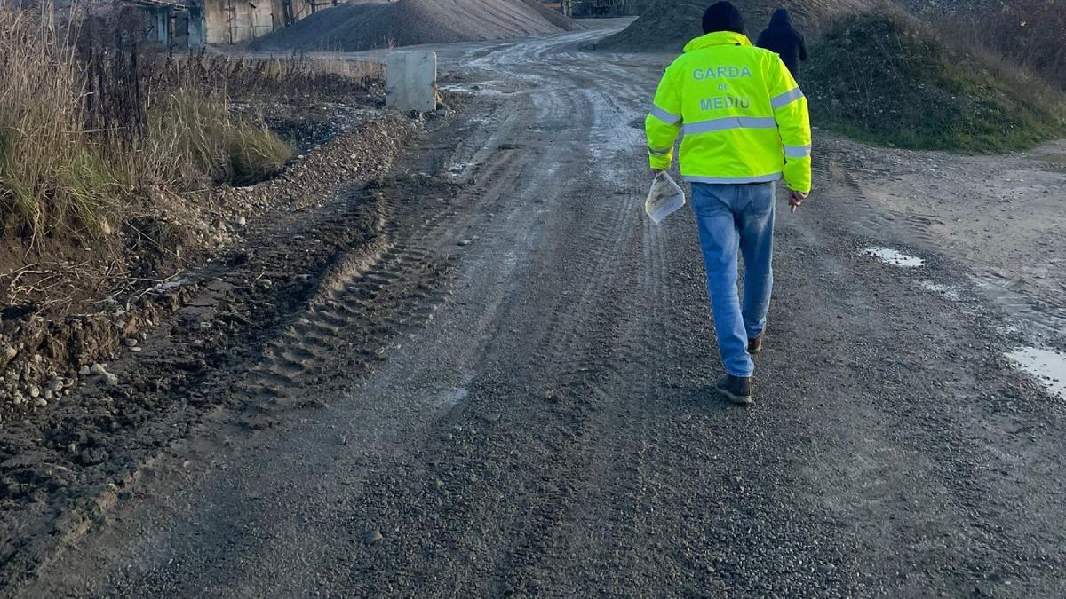 frate primar barsana prins arunca un camion gunoi raul iza