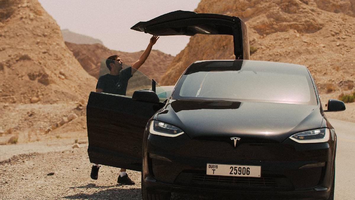 tesla concediere persoane angajati