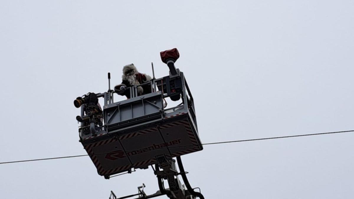mos craciun salvat de pompierii din galati
