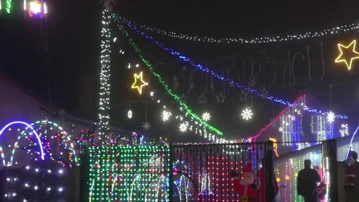 casa alba impodobita craciun