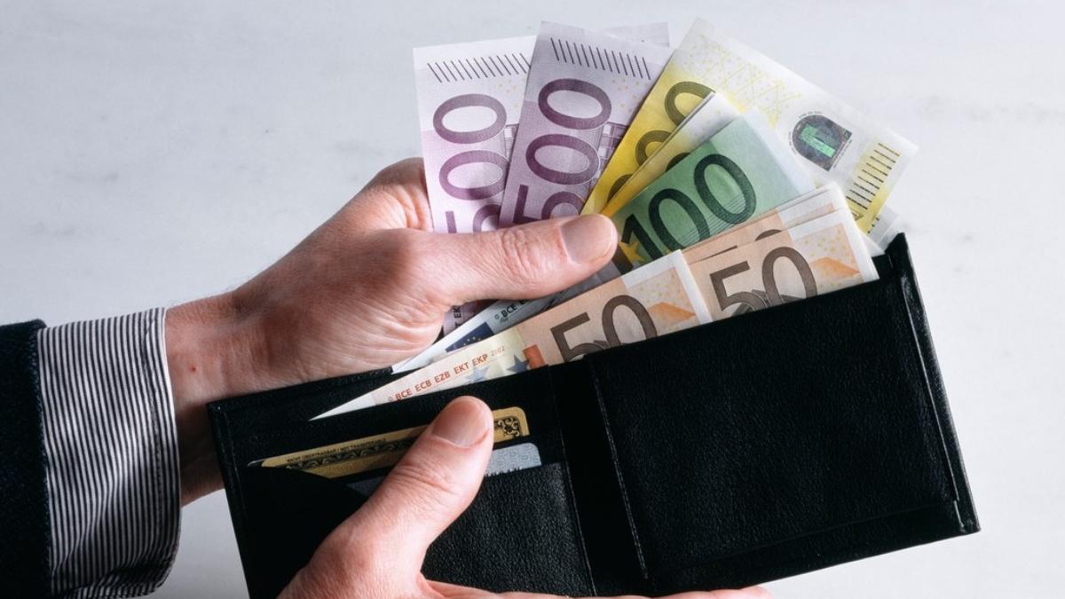 procuror celebru pensionar la 49 de ani cu un venit urias