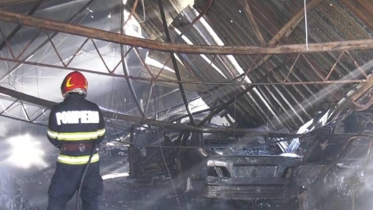 incendiu depozit hale crisana oradea