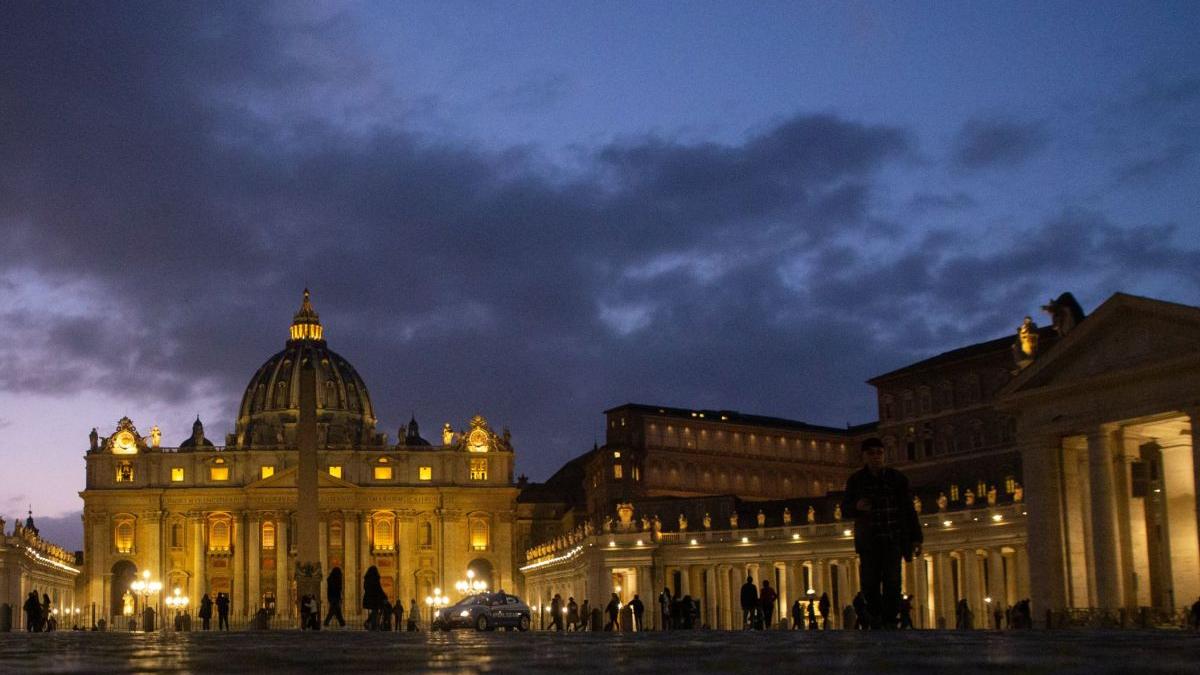 vatican decizie premiera absoluta benedict slujba funerara