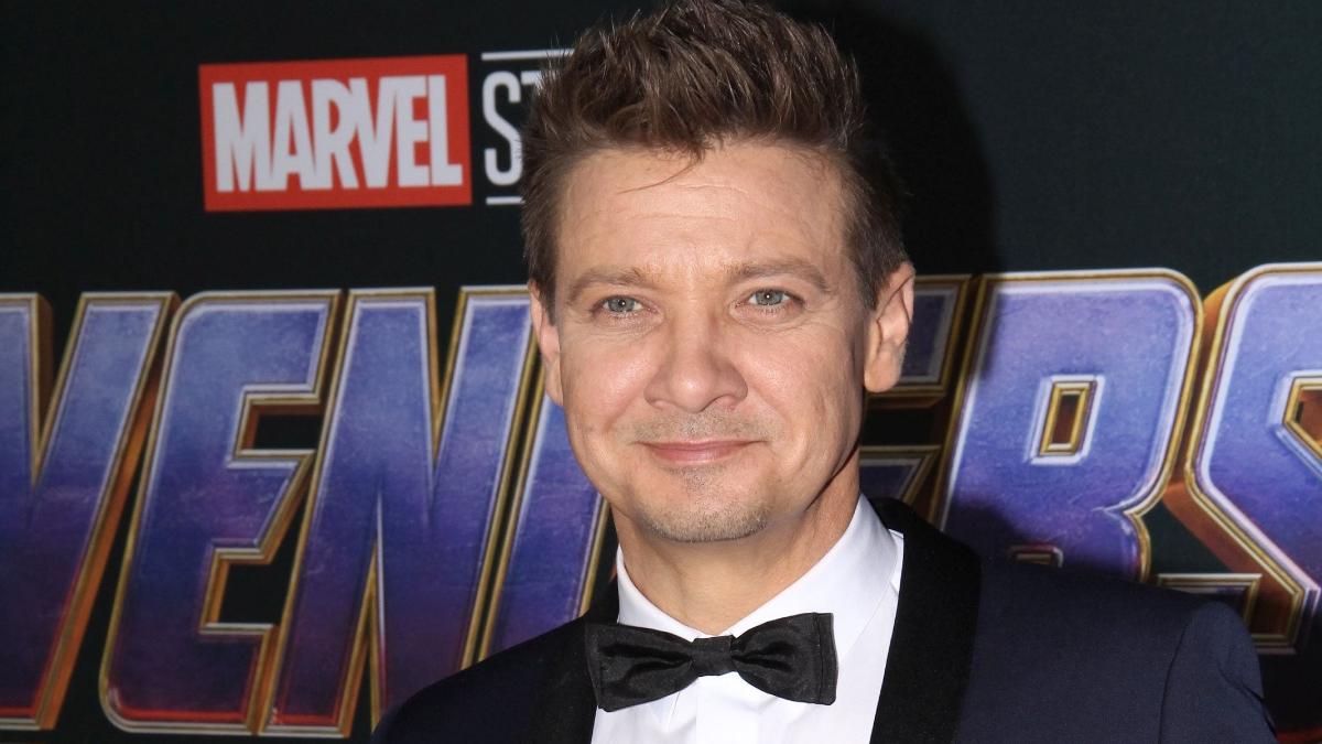 actor jeremy renner filme marvel stare critica accidentat grav curata zapada
