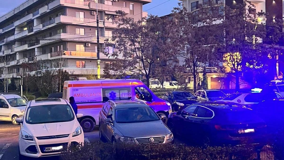 tanara dezbracata sange maini strada baia mare