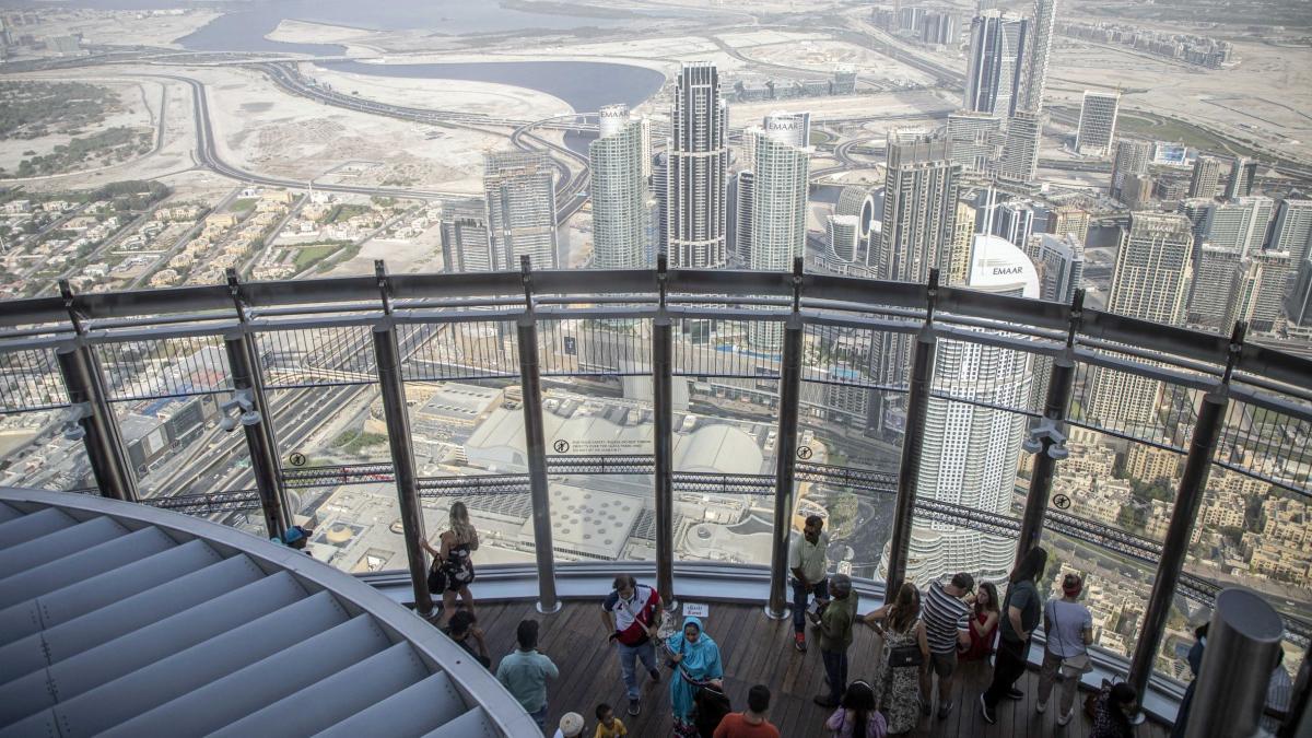 taxa alcool eliminata dubai turisti vor sa bea card eliberat politie