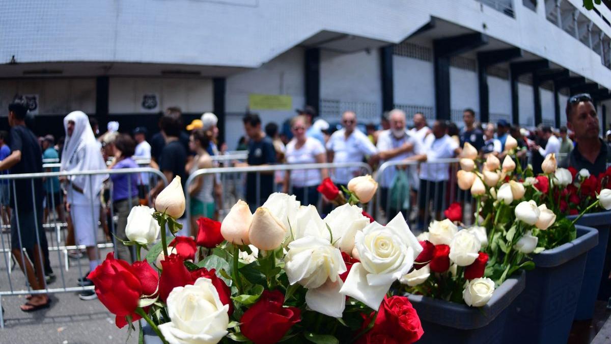 pele condus ultimul drum 150 000 oameni cancer