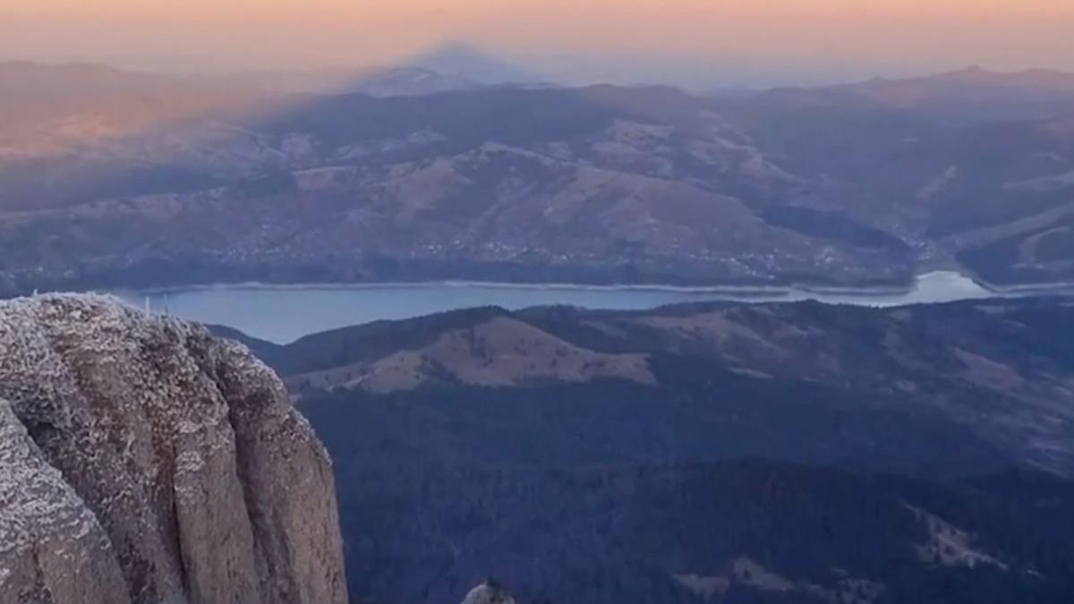 fenomen ceahlau piramida spatiala