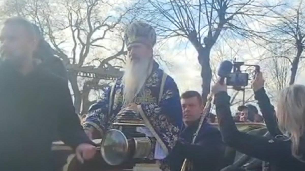 imagini ips teodosie procesiune boboteaza caruta