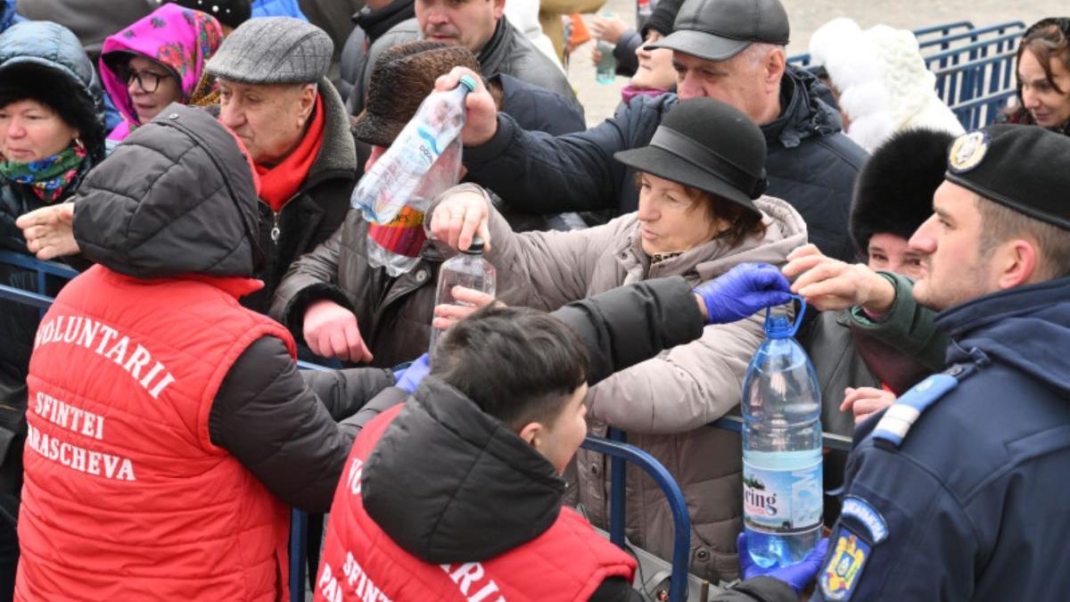 imbulzeala apa sfintita boboteaza