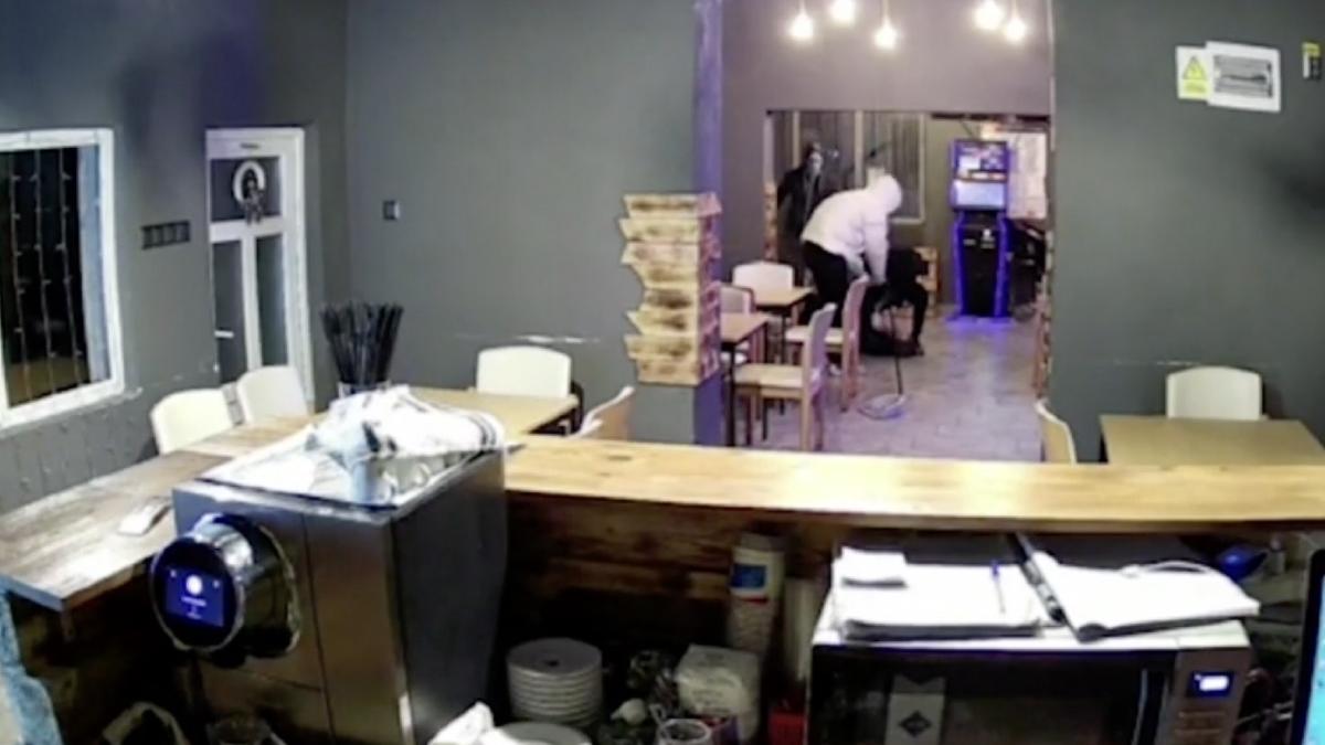 trei tineri retinuti sechestrat barman calopar dolj jaf camere supraveghere