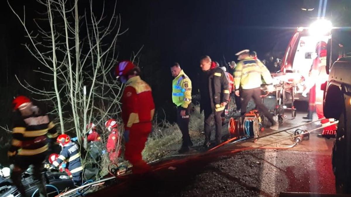 Accident între un autocar și un autoturism în Bistriţa-Năsăud. A fost activat Planul Roşu de Intervenţie 