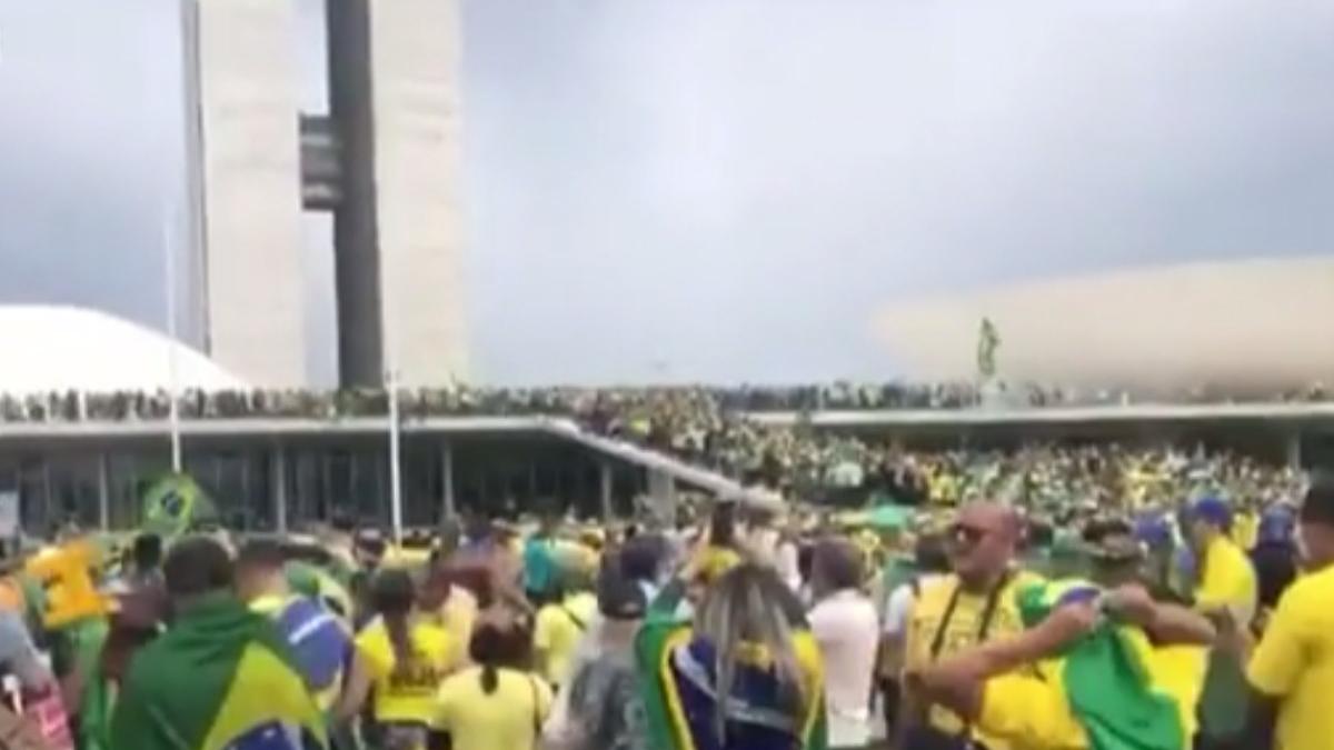 haos in brazilia sustinatorii fostului presedinte brazilian jair bolsonaro au luat cu asalt