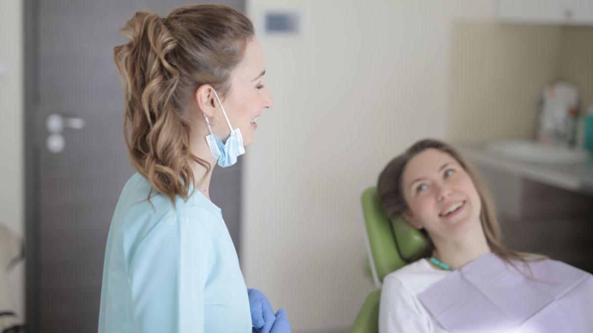 implanturi dentare balanta dintre beneficii si riscuri inclina clar catre o decizie favorabila