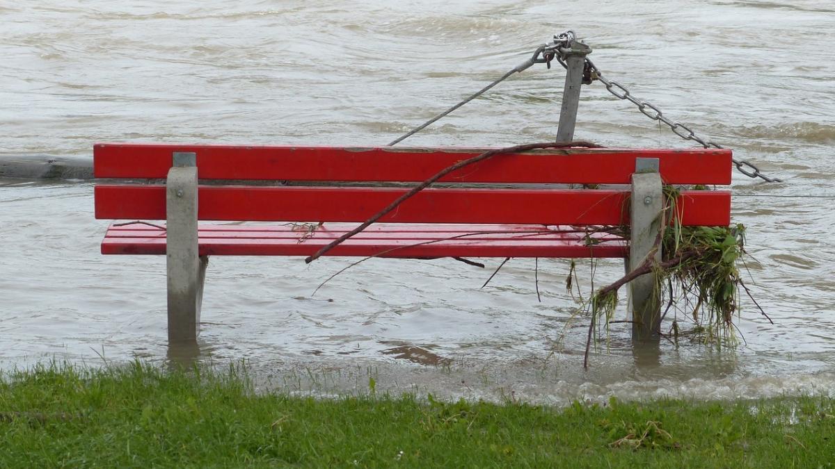 avertizare hidrologica cod galben inundatii viituri rauri 8 judete