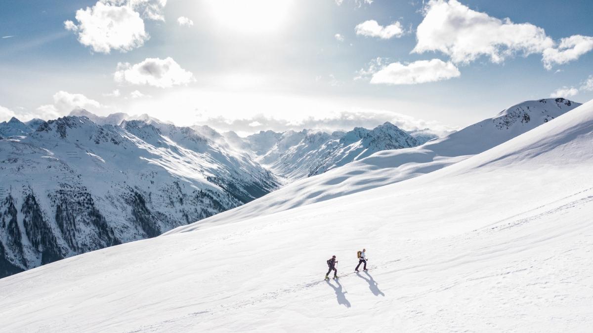 ninge munte turisti bucurie sport iarna imagini spectaculoase