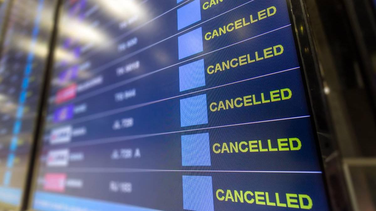 zboruri anulate 1000 oameni blocati aeroport