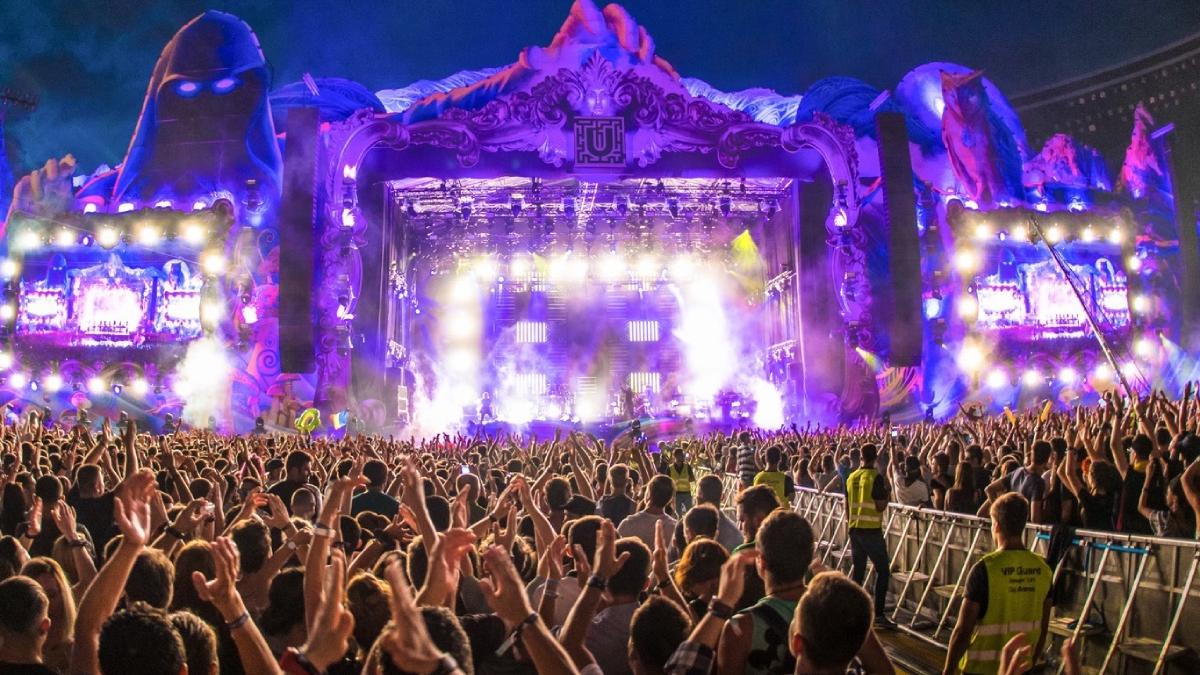 cat costa cazare festivaluri romania 2023 untold neversea massif