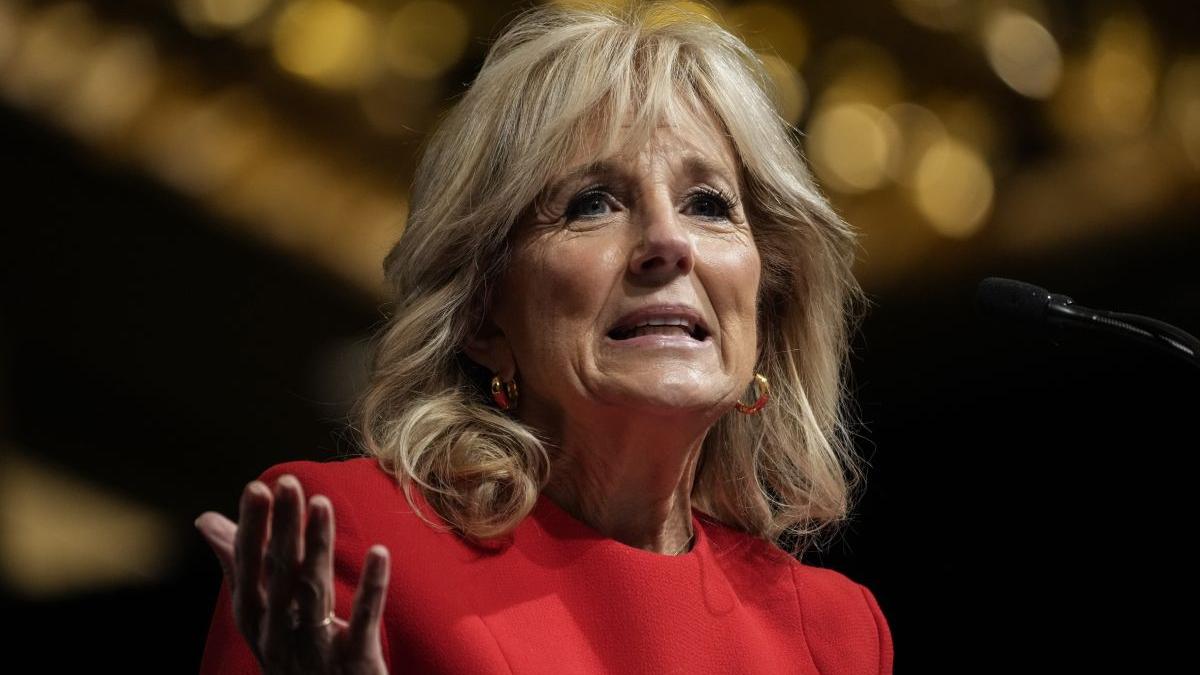 prima doamna operata formatiuni canceroase