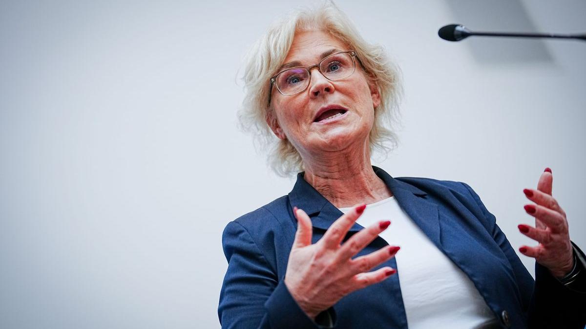 scandal tancuri leopard ucraina ministrul apararii germania casti militare