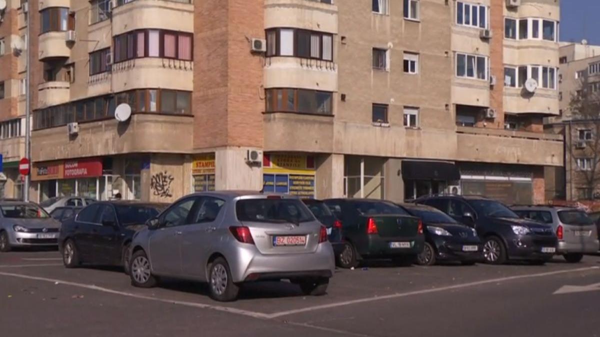 barbat scris injurii perete bloc fosta iubita piatra neamt