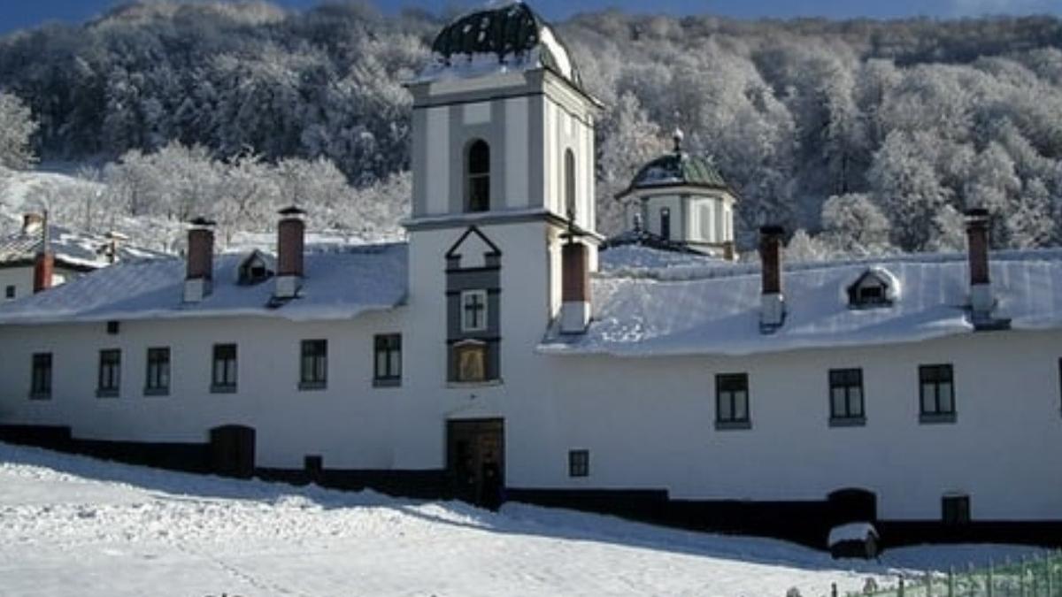 scandalul de la manastirea frasinei ia amploare ce risca preotii care nu au semnat blestemul