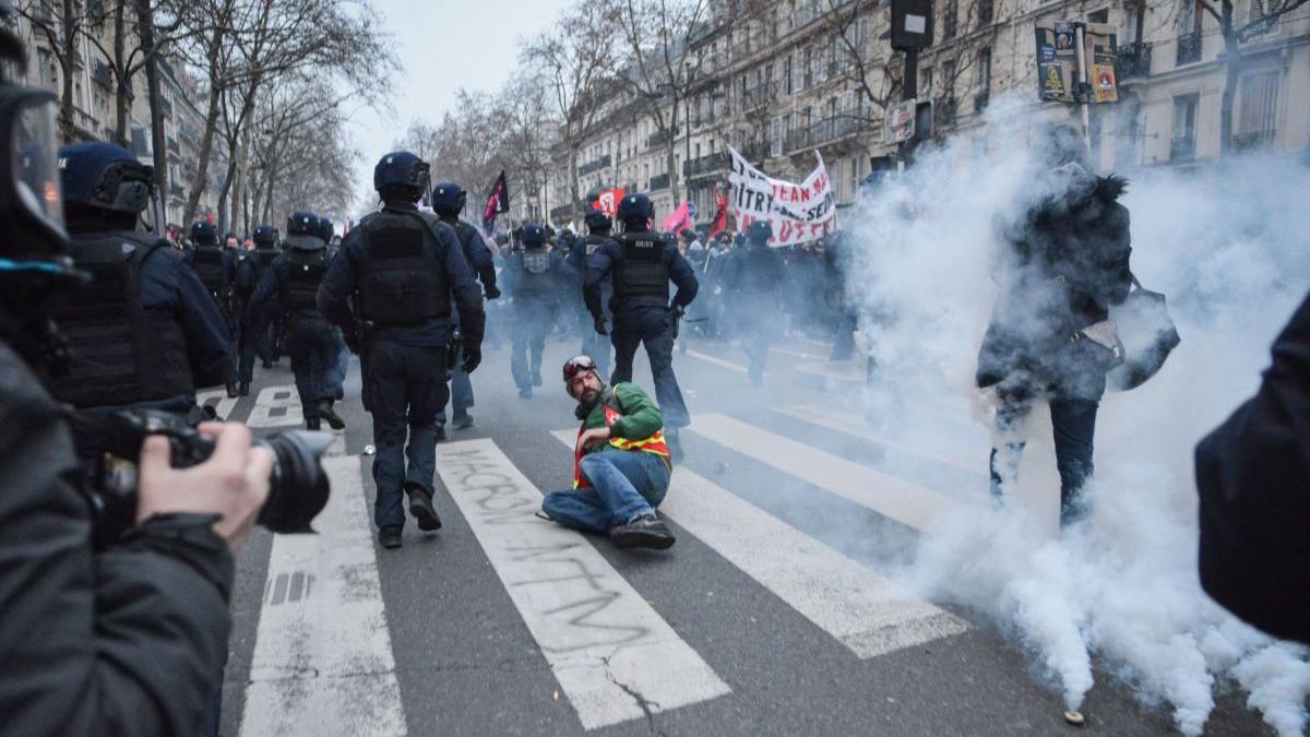 centru paris camp lupta protestatari politia joia neagra