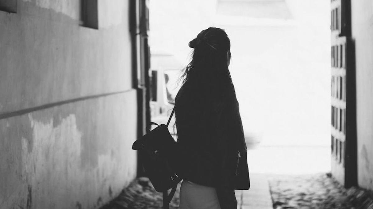 fata abuzata strada petrosani amenintata cutit