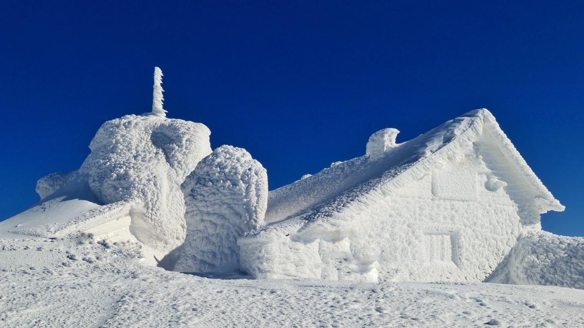 imagini spectaculoase cabana omu fenomen viscol 156 ore