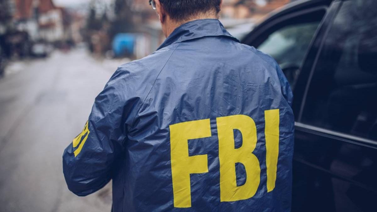 oficial fbi arestat spalare bani lucrat oligarh rus