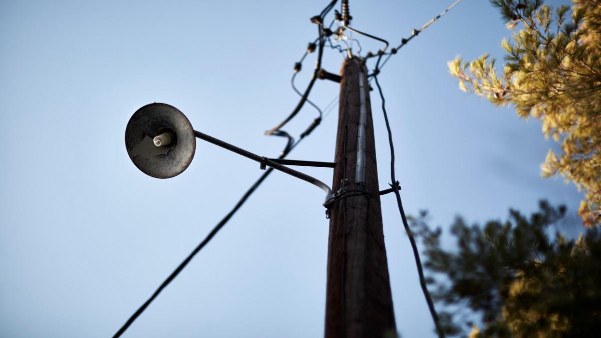 barbat bihor a murit cazut stalp iluminat public electrician schimbat bec