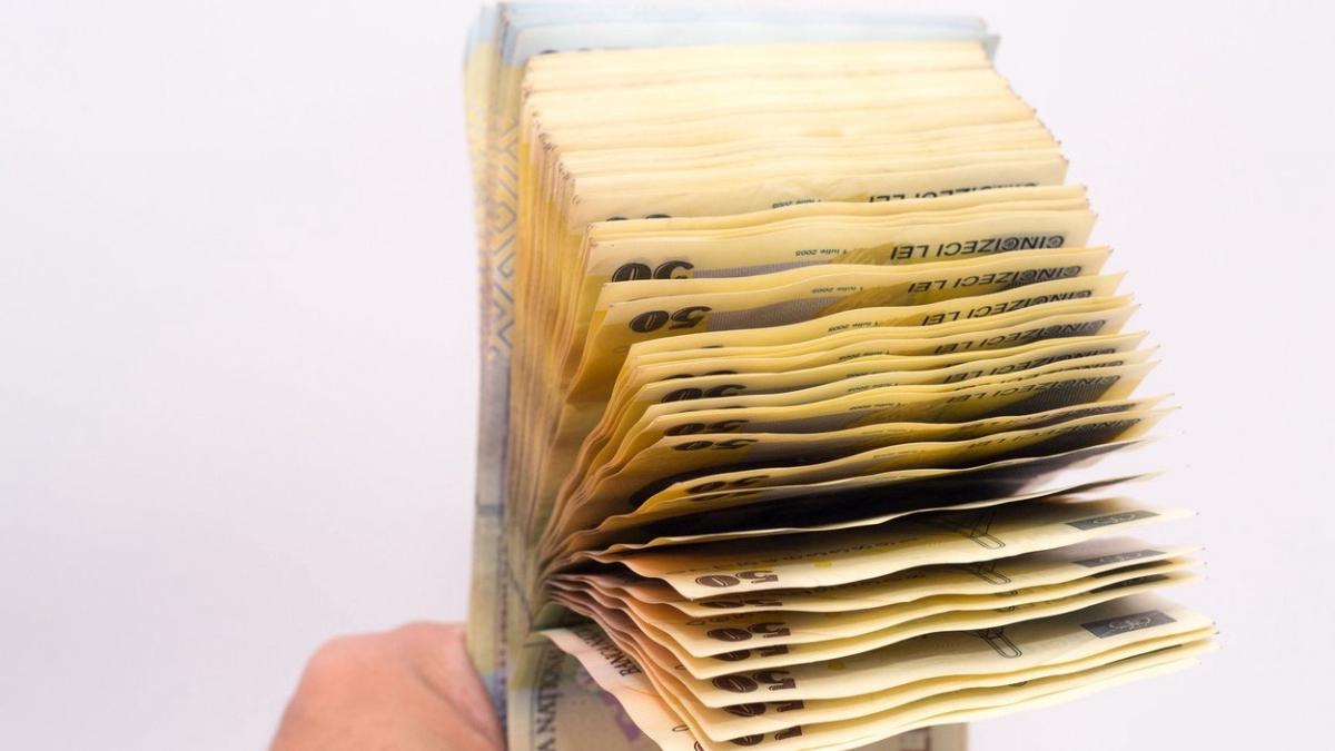 Topul primelor de Crăciun acordate bugetarilor. Compania de stat care a dat câte 4.000 lei fiecărui angajat