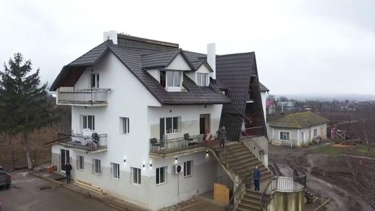 vile ceausescu casa oamenii strazii asociatia happy