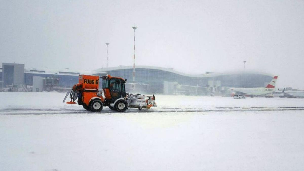 intarzieri majore aeroportul otopeni ninsoare timpi asteptare 2 ore