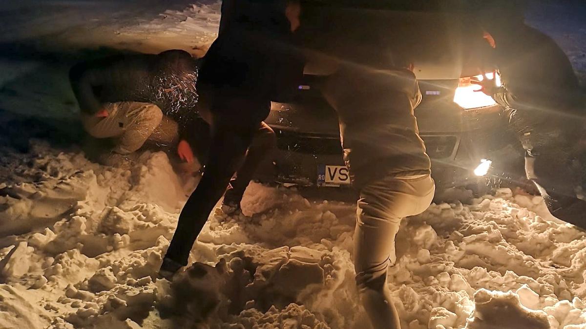 echipaj jsu impresionat 7 tineri scos zapada ambulanta blocata