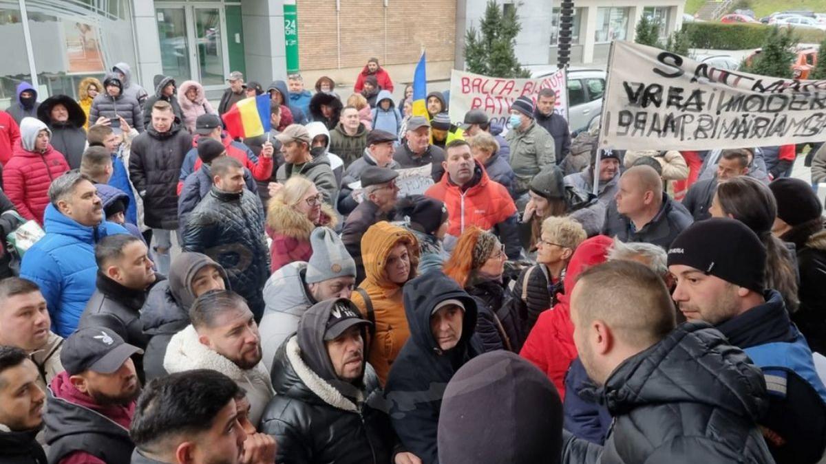 protest primarie satu mare drumuri noroi
