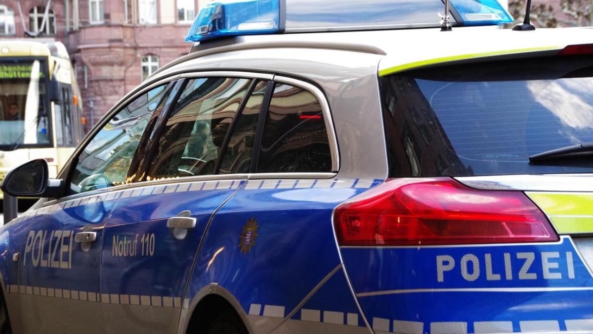 trezit vazut sotia sunat 112 speriat femeie straina patul lui politisti germani