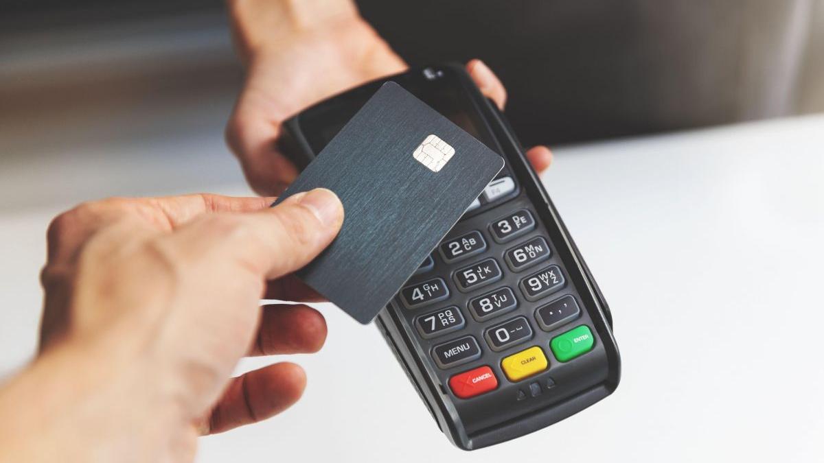 barbat zlatna alba pedeapsa gasit card cumparaturi