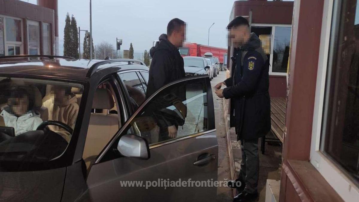 roman anglia maltratat 15 minute frontiera permis