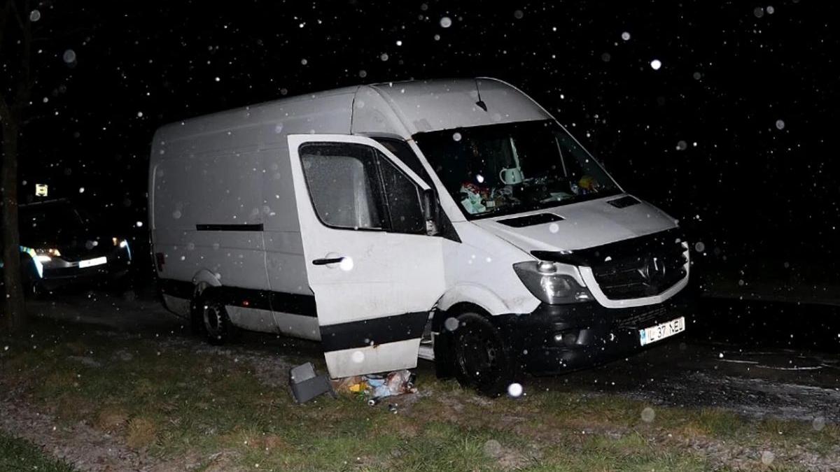 doi romani fara masina bani autostrada cehia