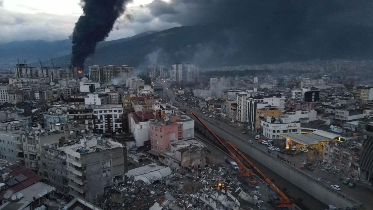 autoritati turcia arestari cutremure ucis ranit zeci de mii oameni