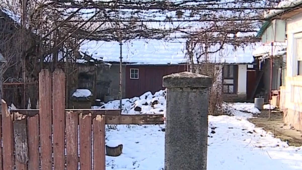 barbat mures furat gard localnici bunuri varstnic pe foc